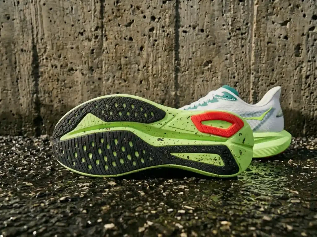 hoka mach 7 suela detalle